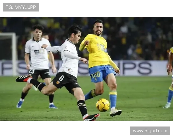 北京足球队以54分领跑精英赛积分榜展现强大实力