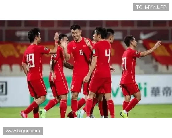 武汉足球队实力之争引发热议球迷观点各异成焦点