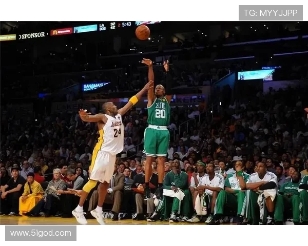 2001年NBA总决赛回顾魔术队与湖人队的激烈对抗与精彩瞬间