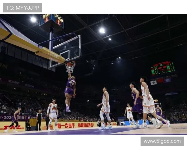 2016年CBA精彩对决上海队迎战北京队激烈角逐引发球迷热情 2016年CBA精彩对决上海队迎战北京队激烈角逐引发球迷热情