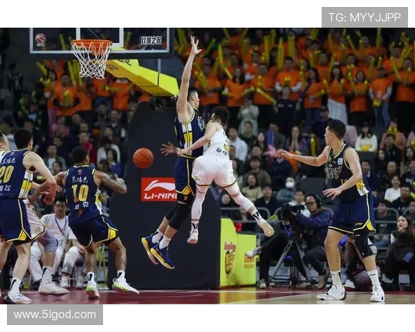 2020年CBA精彩对决浙江队与上海队的巅峰对抗回顾