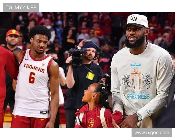 詹姆斯父子共谱篮球新篇章布朗尼正式宣布参加NBA选秀