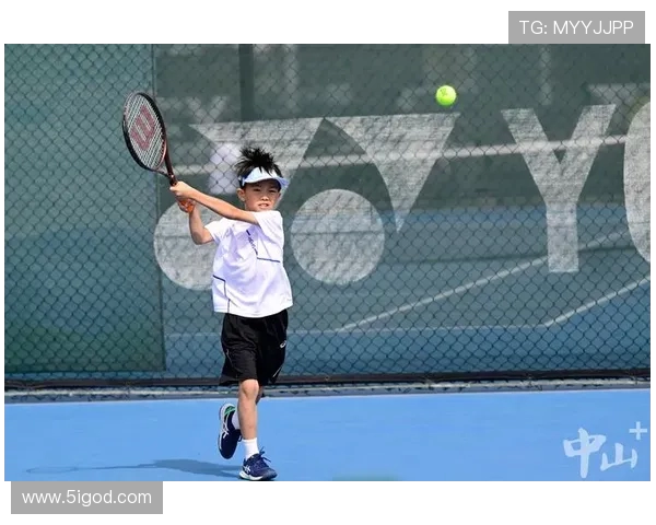 重庆网球队的比赛经验揭秘网球巨献带你领略精彩瞬间